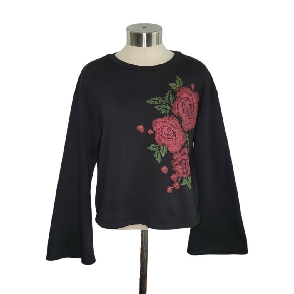 One Clothing Los Angeles Black Flare Sleeve Rose Print Cropped Sweatshirt Size S